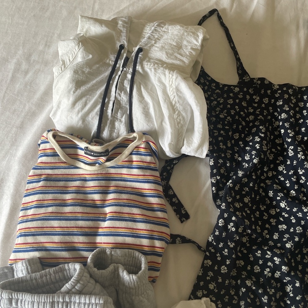 Brandy Melville Bundle 11 items huge lot ! - Picture 5 of 6